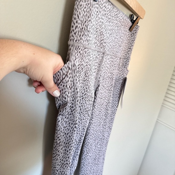 Athleta • NWT Salutation Stash Pocket II Printed Sz Small Grey Leopard Tight - Picture 9 of 13